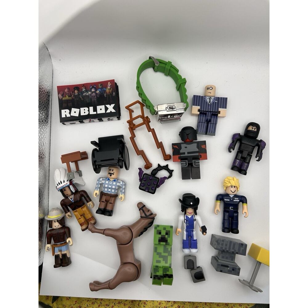 Roblox toys Lot of 8 miscellaneous action figures, guide & accessories set